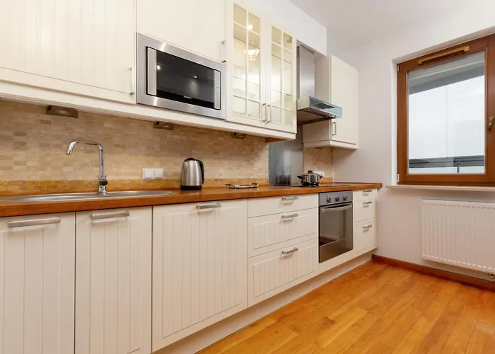 Metro Wierzbno Apartment By Noclegi Renters