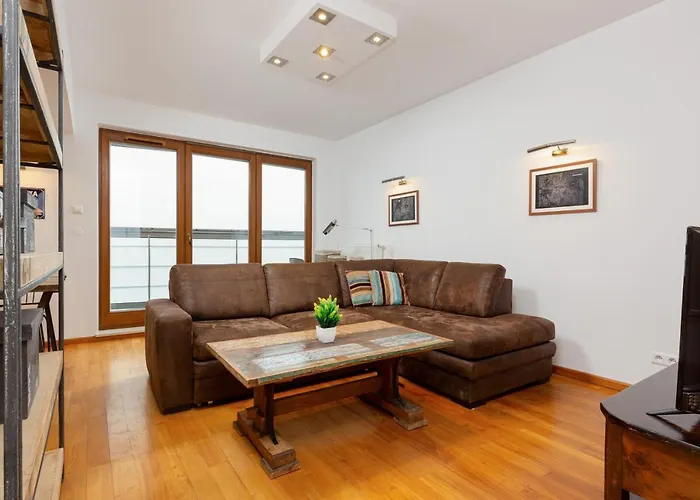 Metro Wierzbno Apartment by Renters