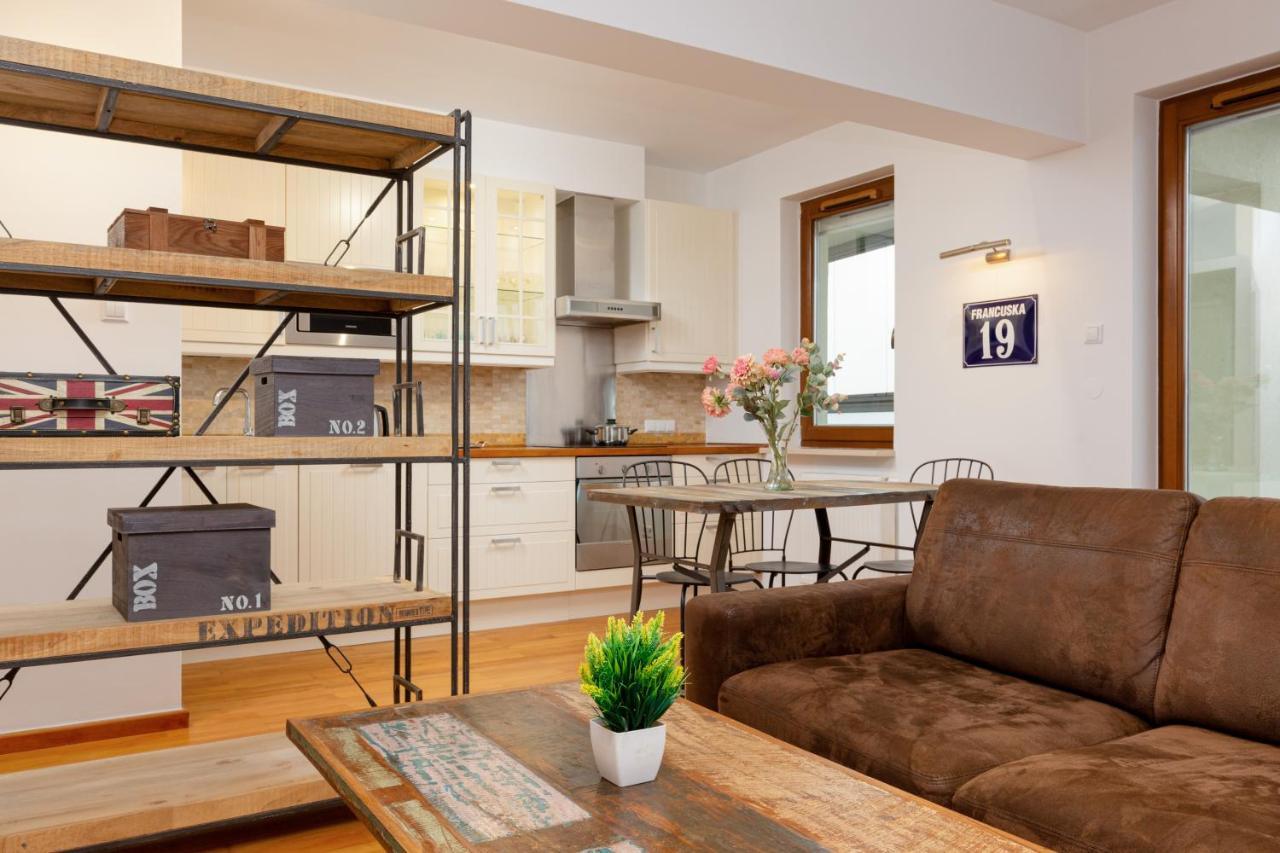 Metro Wierzbno By Renters Apartment *